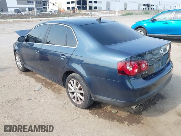 ✅ 2010 Volkswagen Jetta SE • VIN: 3VWRX7AJ3AM027207 • Lot: 43092606. Listed on IAAI with 185,895 mi. Free auction sales archive from the USA and detailed vehicle history report at DreamBid. Image 3.