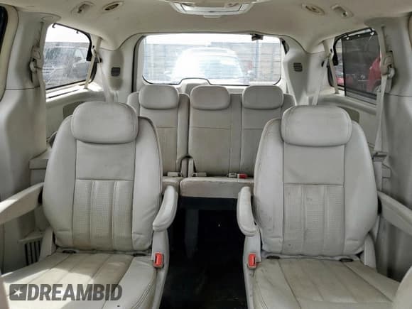 ✅ 2010 Chrysler Town & Country Touring Plus • VIN: 2A4RR8DX7AR358376 • Lot: 71055945. Wystawiony na Copart z przebiegiem 249 295 mil. Bezpłatny archiwum sprzedaży aukcyjnych z USA i szczegółowy raport historii pojazdu na DreamBid. Zdjęcie 10.