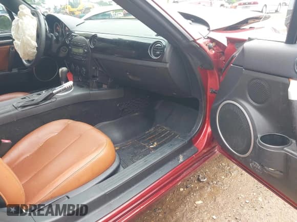 ✅ 2008 Mazda MX-5 Miata Touring • VIN: JM1NC25F780156098 • Lot: 42420007. Wystawiony na IAAI z przebiegiem 126 497 mil. Bezpłatny archiwum sprzedaży aukcyjnych z USA i szczegółowy raport historii pojazdu na DreamBid. Zdjęcie 5.