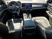 ✅ 2024 Volkswagen Atlas Peak Edition SE • VIN: 1V2CR2CA1RC579125 • Лот: 70138225. Опубликован ранее на Copart с пробегом 15 545 миль. Бесплатный доступ к архиву аукционных продаж из США и подробный отчёт об истории автомобиля на DreamBid. Изображение 8.