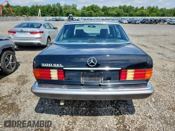 ✅ 1985 Mercedes-Benz 500 SEL • VIN: WDBCA37D6FA150314 • Lot: 62986625. Listed on Copart with 174,377 mi. Free auction sales archive from the USA and detailed vehicle history report at DreamBid. Image 6.