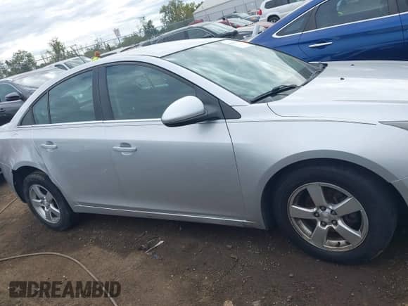 2015 Chevrolet Cruze LT z VIN 1G1PC5SB1F7172502, wystawiony jako IAAI lot #43353575 z przebiegiem 151 816 mil mil oraz . Historia ofert i sprzedaży dostępna na DreamBid. Obrazek 13.