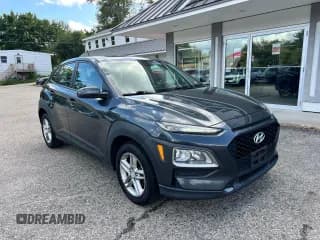 ✅ 2018 Hyundai Kona SE • VIN: KM8K1CAA7JU177889 • Лот: 80007155. Опубликован ранее на Copart с пробегом 155 774 миль. Бесплатный доступ к архиву аукционных продаж из США и подробный отчёт об истории автомобиля на DreamBid. Изображение 1.