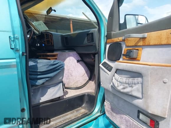 ✅ 1994 Ford Econoline Cargo • VIN: 1FDEE14H3RHA88596 • Lot: 41948461. Wystawiony na IAAI z przebiegiem 188 321 mil. Bezpłatny archiwum sprzedaży aukcyjnych z USA i szczegółowy raport historii pojazdu na DreamBid. Zdjęcie 5.