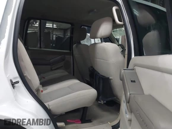 ✅ 2006 Ford Explorer XLS • VIN: 1FMEU72E36UB64271 • Lot: 43118696. Wystawiony na IAAI z przebiegiem 208 104 mil. Bezpłatny archiwum sprzedaży aukcyjnych z USA i szczegółowy raport historii pojazdu na DreamBid. Zdjęcie 8.