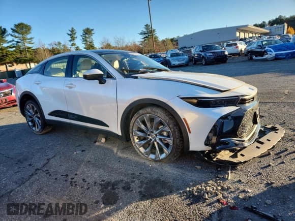 ✅ 2025 Toyota Crown XLE • VIN: JTDAAAAFXS3031655 • Lot: 93197215. Listed on Copart with 5,239 mi. Free auction sales archive from the USA and detailed vehicle history report at DreamBid. Image 4.