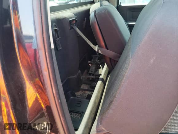 2010 Dodge 1500 ST z VIN 3D7JB1EK3AG148872, wystawiony jako Copart lot #61501214 z przebiegiem 237 197 mil mil oraz Czysty tytuł • Clean title. Historia ofert i sprzedaży dostępna na DreamBid. Obrazek 10.