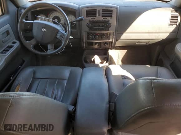 2007 Dodge Dakota SLT z VIN 1D7HW48N57S103881, wystawiony jako Copart lot #75803604 z przebiegiem 194 688 mil mil oraz Szkoda całkowita • Salvage title. Historia ofert i sprzedaży dostępna na DreamBid. Obrazek 8.