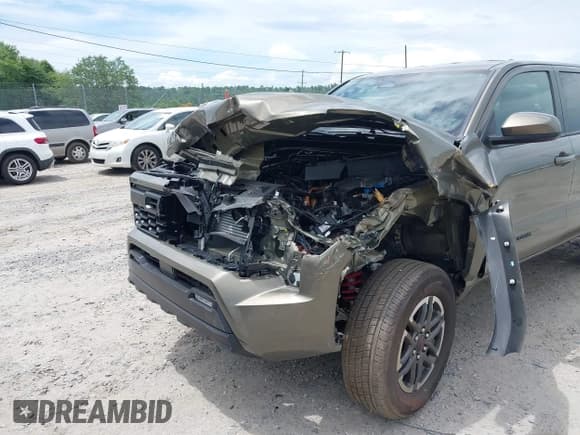 ✅ 2025 Toyota Tacoma SR • VIN: 3TMLB5JN8SM108333 • Лот: 42528079. Опубликован ранее на IAAI с пробегом 3 596 миль. Бесплатный доступ к архиву аукционных продаж из США и подробный отчёт об истории автомобиля на DreamBid. Изображение 6.