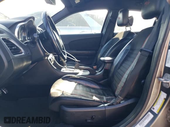 ✅ 2013 Dodge Avenger R/T • VIN: 1C3CDZBG7DN590758 • Lot: 81854594. Wystawiony na Copart z przebiegiem 210 303 mil. Bezpłatny archiwum sprzedaży aukcyjnych z USA i szczegółowy raport historii pojazdu na DreamBid. Zdjęcie 7.