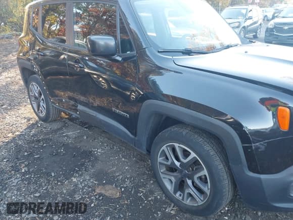 ✅ 2015 Jeep Renegade Latitude • VIN: ZACCJBBTXFPB35065 • Lot: 43596017. Wystawiony na IAAI z przebiegiem 39 880 mil. Bezpłatny archiwum sprzedaży aukcyjnych z USA i szczegółowy raport historii pojazdu na DreamBid. Zdjęcie 6.
