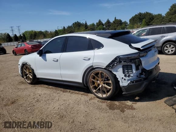 ✅ 2022 Porsche Cayenne Turbo GT • VIN: WP1BK2AY6NDA60138 • Lot: 56312685. Listed on Copart with 25,010 mi. Free auction sales archive from the USA and detailed vehicle history report at DreamBid. Image 2.