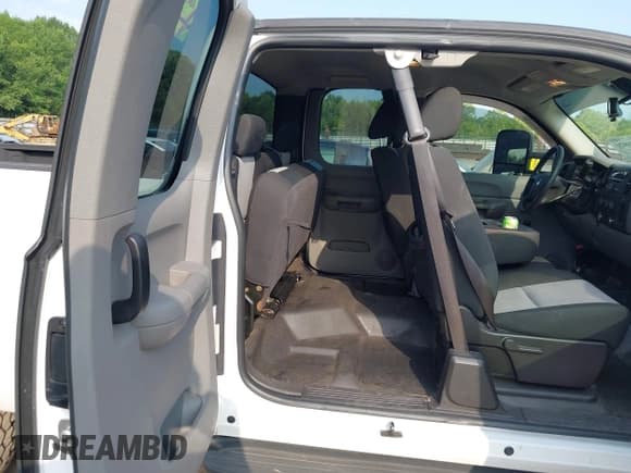 ✅ 2008 Chevrolet Silverado 2500HD 1LT • VIN: 1GCHK29K78E165815 • Lot: 42558979. Wystawiony na IAAI z przebiegiem 125 972 mil. Bezpłatny archiwum sprzedaży aukcyjnych z USA i szczegółowy raport historii pojazdu na DreamBid. Zdjęcie 8.