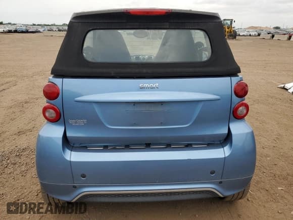 ✅ 2015 Smart fortwo Passion • VIN: WMEEK3BA4FK798010 • Lot: 65277365. Wystawiony na Copart z przebiegiem 135 963 mil. Bezpłatny archiwum sprzedaży aukcyjnych z USA i szczegółowy raport historii pojazdu na DreamBid. Zdjęcie 6.