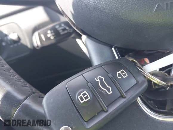 ✅ 2018 Audi Q3 Premium Plus • VIN: WA1JCCFS5JR026980 • Лот: 43168665. Опубликован ранее на IAAI с пробегом 86 255 миль. Бесплатный доступ к архиву аукционных продаж из США и подробный отчёт об истории автомобиля на DreamBid. Изображение 11.