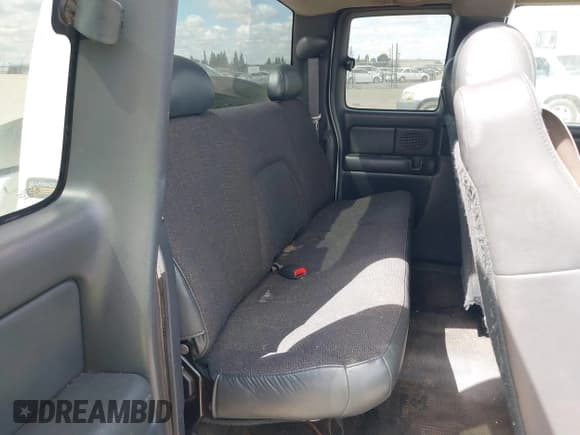 ✅ 2001 Chevrolet Silverado 1500 LS • VIN: 2GCEK19V511288673 • Лот: 43204027. Опубликован ранее на IAAI с пробегом 208 054 миль. Бесплатный доступ к архиву аукционных продаж из США и подробный отчёт об истории автомобиля на DreamBid. Изображение 8.