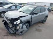 ✅ 2023 Jeep Compass Limited • VIN: 3C4NJDCN9PT533236 • Lot: 42438705. Wystawiony na IAAI z przebiegiem 25 022 mil. Bezpłatny archiwum sprzedaży aukcyjnych z USA i szczegółowy raport historii pojazdu na DreamBid. Zdjęcie 2.