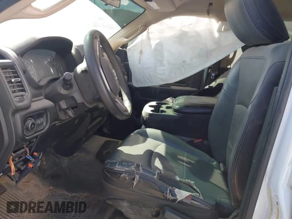 ✅ 2019 Ram 2500 Tradesman • VIN: 3C6UR5HJXKG604162 • Lot: 41588679. Wystawiony na IAAI z przebiegiem 171 803 mil. Bezpłatny archiwum sprzedaży aukcyjnych z USA i szczegółowy raport historii pojazdu na DreamBid. Zdjęcie 5.