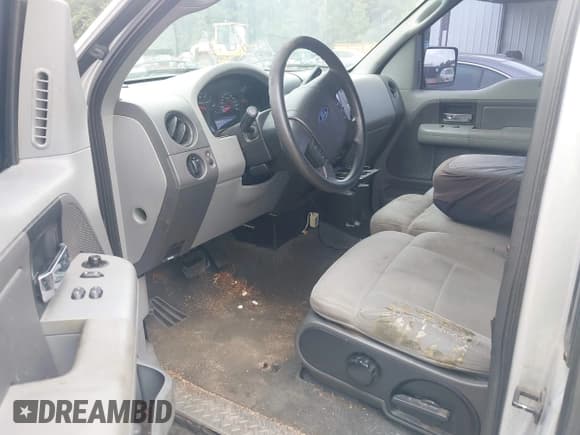 ✅ 2006 Ford F-150 XL • VIN: 1FTRF12206KD82568 • Lot: 43118180. Listed on IAAI with 234,154 mi. Free auction sales archive from the USA and detailed vehicle history report at DreamBid. Image 5.