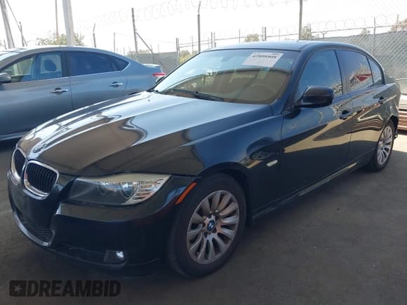 ✅ 2009 BMW 3 Series 328i • VIN: WBAPH57539NL79255 • Lot: 42808808. Listed on IAAI with 147,688 mi. Free auction sales archive from the USA and detailed vehicle history report at DreamBid. Image 2.