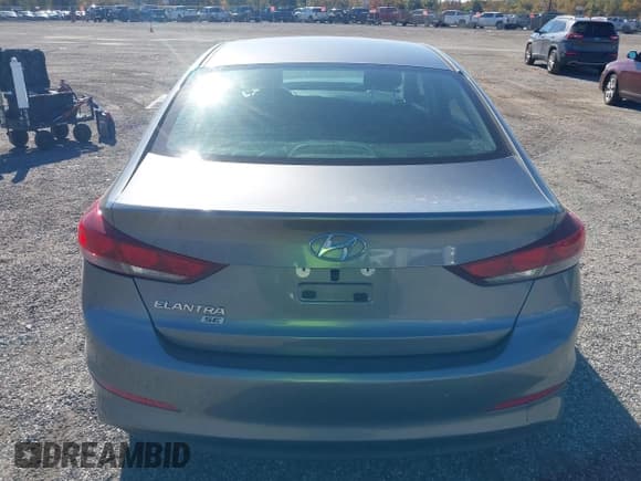 ✅ 2018 Hyundai Elantra SE • VIN: 5NPD74LF8JH353661 • Lot: 43485420. Wystawiony na IAAI z przebiegiem 126 124 mil. Bezpłatny archiwum sprzedaży aukcyjnych z USA i szczegółowy raport historii pojazdu na DreamBid. Zdjęcie 16.