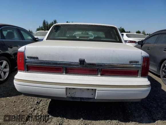 ✅ 1996 Lincoln Town Car Signature • VIN: 1LNLM82W1TY634775 • Лот: 64211235. Опубликован ранее на Copart с пробегом 114 923 миль. Бесплатный доступ к архиву аукционных продаж из США и подробный отчёт об истории автомобиля на DreamBid. Изображение 6.