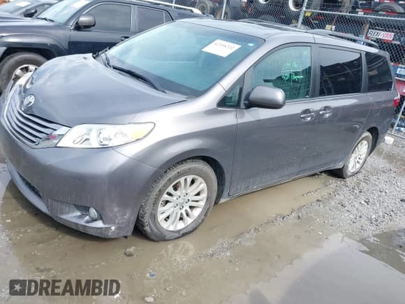 ✅ 2017 Toyota Sienna XLE Auto Access Seat • VIN: 5TDYZ3DC0HS814303 • Lot: 42358222. Listed on IAAI with 89,720 mi. Free auction sales archive from the USA and detailed vehicle history report at DreamBid. Image 2.