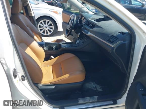 ✅ 2012 Lexus CT 200h Premium • VIN: JTHKD5BH7C2086640 • Lot: 43419844. Wystawiony na IAAI z przebiegiem 197 416 mil. Bezpłatny archiwum sprzedaży aukcyjnych z USA i szczegółowy raport historii pojazdu na DreamBid. Zdjęcie 5.