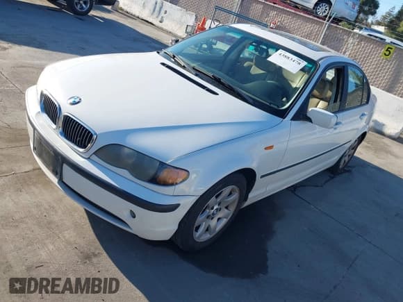 ✅ 2004 BMW 3 Series 325i • VIN: WBAET37414NJ41950 • Lot: 43883478. Listed on IAAI with 213,622 mi. Free auction sales archive from the USA and detailed vehicle history report at DreamBid. Image 2.