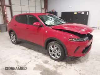 2024 Dodge Hornet R/T z VIN ZACPDFCW9R3A34989, wystawiony jako IAAI lot #42072626 z przebiegiem 17 707 mil mil oraz . Historia ofert i sprzedaży dostępna na DreamBid. Obrazek 1.