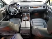 ✅ 2016 Volkswagen Touareg Lux • VIN: WVGEP9BP1GD007036 • Lot: 88735255. Listed on Copart with 82,063 mi. Free auction sales archive from the USA and detailed vehicle history report at DreamBid. Image 8.