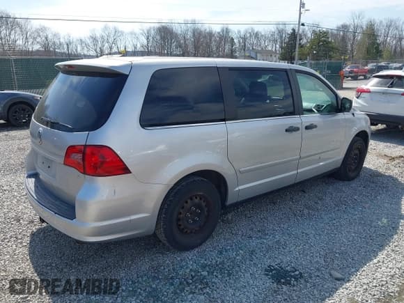 ✅ 2010 Volkswagen Routan S • VIN: 2V4RW4D18AR407108 • Лот: 41776057. Опубликован ранее на IAAI с пробегом 230 328 миль. Бесплатный доступ к архиву аукционных продаж из США и подробный отчёт об истории автомобиля на DreamBid. Изображение 4.