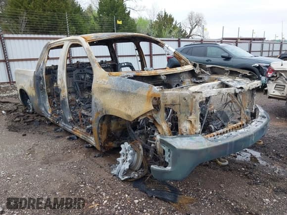 ✅ 2020 Chevrolet Silverado 1500 LT • VIN: 3GCUYDEDXLG247538 • Lot: 41877992. Listed on IAAI with Not provided. Free auction sales archive from the USA and detailed vehicle history report at DreamBid. Image 1.