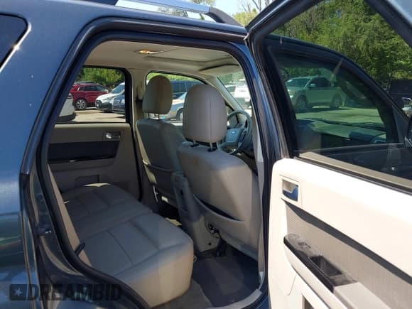 ✅ 2009 Ford Escape Hybrid • VIN: 1FMCU59309KA78996 • Lot: 43062667. Listed on IAAI with 196,083 mi. Free auction sales archive from the USA and detailed vehicle history report at DreamBid. Image 8.
