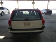 ✅ 2004 Volvo V70 • VIN: YV1SW61T742443236 • Lot: 56626415. Wystawiony na Copart z przebiegiem 256 740 mil. Bezpłatny archiwum sprzedaży aukcyjnych z USA i szczegółowy raport historii pojazdu na DreamBid. Zdjęcie 6.