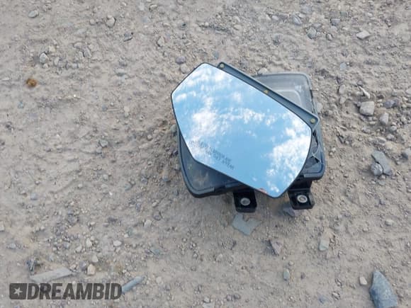 ✅ 2018 GMC Sierra 1500 SLE • VIN: 1GTV2MEC9JZ147117 • Lot: 43670062. Listed on IAAI with 155,770 mi. Free auction sales archive from the USA and detailed vehicle history report at DreamBid. Image 12.