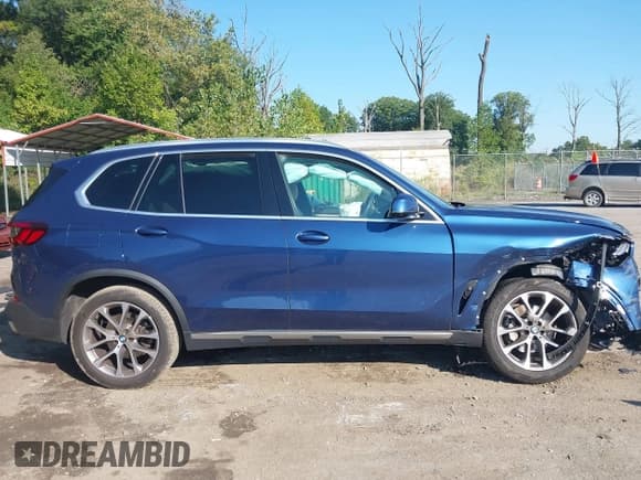 ✅ 2022 BMW X5 xDrive40i • VIN: 5UXCR6C07N9N32963 • Lot: 43247805. Listed on IAAI with 32,167 mi. Free auction sales archive from the USA and detailed vehicle history report at DreamBid. Image 13.
