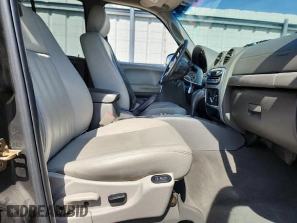 ✅ 2005 Jeep Liberty Limited • VIN: 1J4GK58K05W576973 • Lot: 63295915. Listed on Copart with 124,726 mi. Free auction sales archive from the USA and detailed vehicle history report at DreamBid. Image 7.