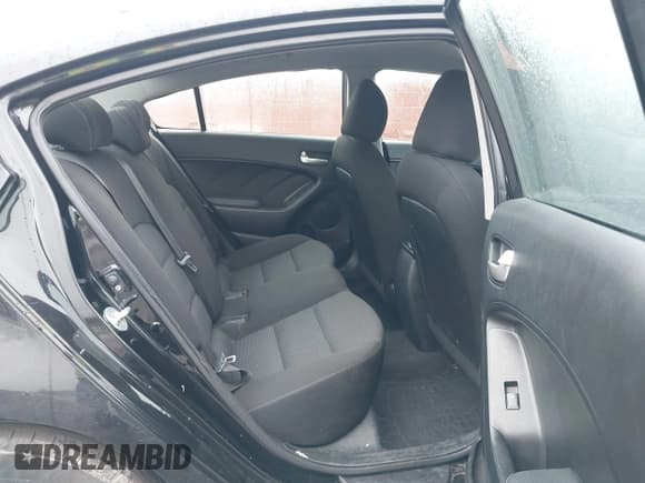 ✅ 2017 Kia Forte LX • VIN: 3KPFK4A78HE095370 • Lot: 43751295. Wystawiony na IAAI z przebiegiem 154 780 mil. Bezpłatny archiwum sprzedaży aukcyjnych z USA i szczegółowy raport historii pojazdu na DreamBid. Zdjęcie 8.