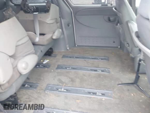 ✅ 2006 Dodge Caravan SXT • VIN: 1D4GP45RX6B659776 • Lot: 43779789. Listed on IAAI with 202,622 mi. Free auction sales archive from the USA and detailed vehicle history report at DreamBid. Image 8.