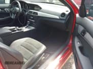 ✅ 2013 Mercedes-Benz C 250 • VIN: WDDGJ4HB9DF963125 • Lot: 42725863. Wystawiony na IAAI z przebiegiem 71 413 mil. Bezpłatny archiwum sprzedaży aukcyjnych z USA i szczegółowy raport historii pojazdu na DreamBid. Zdjęcie 5.