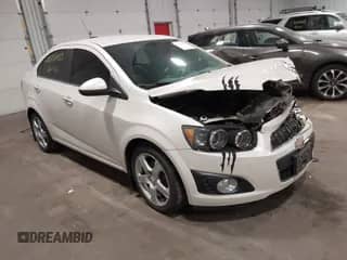 ✅ 2015 Chevrolet Sonic LTZ • VIN: 1G1JE5SB8F4189055 • Лот: 42150455. Размещён на IAAI с пробегом 107 925 миль миль. Получите бесплатный доступ к архиву аукционных продаж из США и посмотрите подробный отчёт об истории автомобиля на DreamBid. Изображение 1.