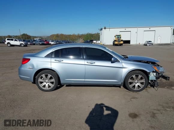 ✅ 2012 Chrysler 200 Touring • VIN: 1C3CCBBB4CN299051 • Lot: 43461980. Wystawiony na IAAI z przebiegiem 128 365 mil. Bezpłatny archiwum sprzedaży aukcyjnych z USA i szczegółowy raport historii pojazdu na DreamBid. Zdjęcie 14.