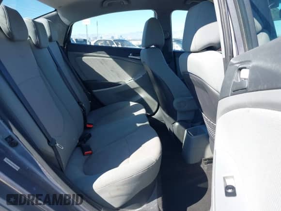 2013 Hyundai Accent GLS с VIN KMHCT4AE0DU554039, выставлен на аукционе IAAI как лот 43491661 с пробегом 170 415 миль миль и . История ставок и продаж доступна на DreamBid. Изображение 8.