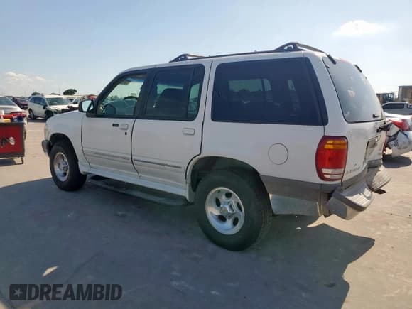 ✅ 1999 Ford Explorer XLT • VIN: 1FMZU32E6XZB27911 • Lot: 58492495. Wystawiony na Copart z przebiegiem 337 889 mil. Bezpłatny archiwum sprzedaży aukcyjnych z USA i szczegółowy raport historii pojazdu na DreamBid. Zdjęcie 2.