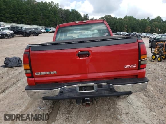 ✅ 2006 GMC Sierra 1500 SL • VIN: 2GTEC13V461214111 • Лот: 64429895. Опубликован ранее на Copart с пробегом 196 758 миль. Бесплатный доступ к архиву аукционных продаж из США и подробный отчёт об истории автомобиля на DreamBid. Изображение 6.