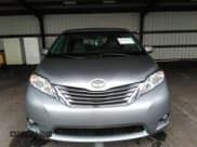 ✅ 2015 Toyota Sienna XLE • VIN: 5TDDK3DC0FS117455 • Lot: 43279378. Wystawiony na IAAI z przebiegiem 84 963 mil. Bezpłatny archiwum sprzedaży aukcyjnych z USA i szczegółowy raport historii pojazdu na DreamBid. Zdjęcie 12.