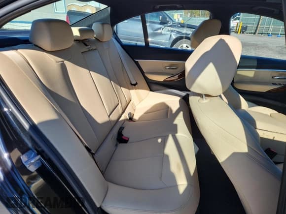 ✅ 2018 BMW 3 Series 330i xDrive • VIN: WBA8D9C59JEM32400 • Lot: 82441155. Wystawiony na Copart z przebiegiem 68 036 mil. Bezpłatny archiwum sprzedaży aukcyjnych z USA i szczegółowy raport historii pojazdu na DreamBid. Zdjęcie 10.