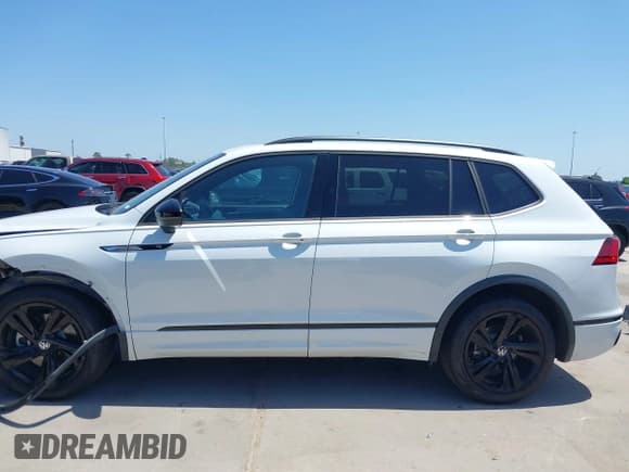 ✅ 2024 Volkswagen Tiguan SE R-Line Black • VIN: 3VVCB7AX8RM127246 • Lot: 41979898. Listed on IAAI with 15,950 mi. Free auction sales archive from the USA and detailed vehicle history report at DreamBid. Image 14.