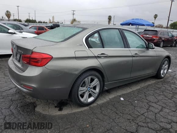 ✅ 2016 BMW 3 Series 330e • VIN: WBA8E1C57GK479837 • Лот: 42877554. Опубликован ранее на Copart с пробегом 72 443 миль. Бесплатный доступ к архиву аукционных продаж из США и подробный отчёт об истории автомобиля на DreamBid. Изображение 3.